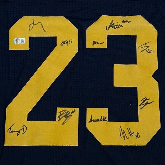 Michigan Wolverines National Champions Team Signed Jersey Beckett Witnessed - Picture 3 of 8